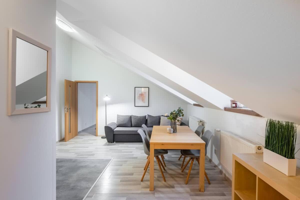 Elegant 4-guest Retreat Near Old Town Appartamento Praga