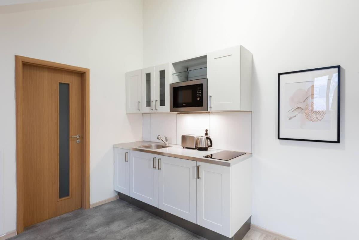 Elegant 4-guest Retreat Near Old Town Praga